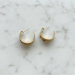 Brinco C-Hoop Escultural Banhado em Ouro 18k