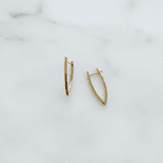 Brinco Curvo Escultural Banhado em Ouro 18k