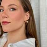 Brinco C-Hoop Escultural Banhado em Ouro 18k