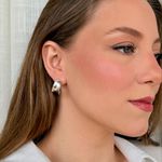 Brinco C-Hoop Escultural Banhado em Prata 925