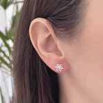 Brinco Flor Texturizada Zircônia Prata 925