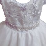 Vestido Infantil Branco Bordado Com Cinto De Pérola E Strass 