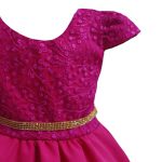 Vestido Juvenil Rosa Curto Bordado Saia Lisa Com Cinto Dourado 
