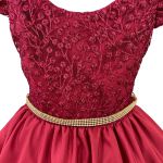 Vestido Juvenil Marsala Curto Bordado Saia Lisa Com Cinto Dourado 