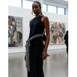 VESTIDO PRETO LONGO COM FENDA E APLICAÇÕES DE BRILHO