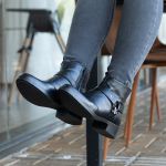 Bota Rafaela Cano Baixo Detalhe Lateral Couro Preta 