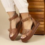 Sandália Isabela Papete Flatform Spikes Tornozeleira Caramelo
