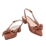 Scarpin Slingback Alexia Laço Esferas Bico Fino Caramelo