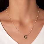 Colar pérolas letra G