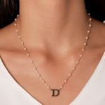 Colar pérolas letra D