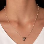 Colar pérolas letra P