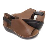 Sandália com Velcro em Couro Caramelo Levecomfort 