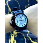 OAKLEY QUARTZ FUNDO BRANCO