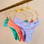 KIT CALCINHA MICROFIBRA LATERAIS PLISSADAS - COM 03 PEÇAS - VERDE/LILAS/PESSEGO