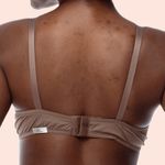 SUTIÃ MEIA TAÇA COM BOJO E ARO EM MICROFIBRA - CASTANHO