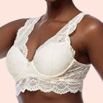 SUTIÃ COM ALÇAS LARGAS COM BOJO E ARO EM RENDA - PEROLA