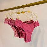 KIT CALCINHA MICROFIBRA LATERAIS PLISSADAS - COM 03 PEÇAS - SANDIA/PIEDPOULE/FLORAL