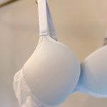 SUTIÃ CURVES MEIA TAÇA COM BOJO E ARO EM MICROFIBRA - BRANCO