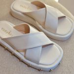 Flat Lari Off White