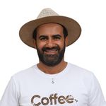 Pingente Grão de Café revestido em Ouro Branco (não acompanha corrente)
