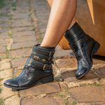 Bota/Coturno Feminina Kader Woman Couro Confort Preto