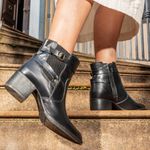 Bota Feminina Coturno Cano Curto Detalhe Fivela