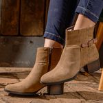 Bota/Coturno Feminina Kader Woman Couro Camurça Taupe