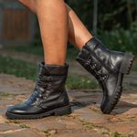 Bota/Coturno Feminina Kader Woman Couro Plume Preto