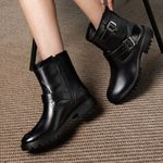 Bota Casual Kader Woman Feminina Couro Zíper Cano Médio Leve