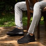 Sapato Calprado de Camurça Preto em Couro Legitimo