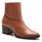 Bota/Coturno Feminina Kader Woman Couro Confort Cravo