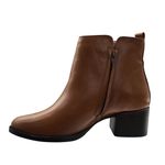 Bota Feminina em Couro Cravo Calprado