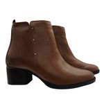 Bota Feminina em Couro Cravo Calprado