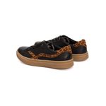 Tênis Feminino Calprado Preto em Couro Detalhe Onça