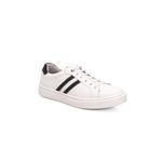 Tênis Casual em Couro Branco com Detalhes Preto Calprado