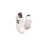 Tênis Casual em Couro Branco com Detalhes Preto Calprado