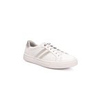 Tênis Casual em Couro Branco com Detalhes Prata Calprado