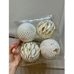Jogo De 4 Bolas De Natal Branca Com Relevos Dourados 10cm Cromus