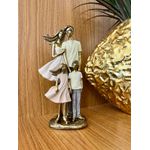 Escultura Família Decorativa Pai Mãe 1 Menino E 1 Menina