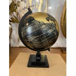 Globo Decorativo Base Resina Plástico E Metal Preto 26 Cm