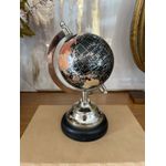 Globo Decorativo Base Madeira E Metal Preto E Prata 21 Cm