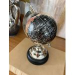 Globo Decorativo Base Madeira E Metal Preto E Prata 21 Cm