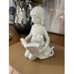 Escultura Decorativa Criança com Livro e Gatinho