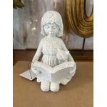 Escultura Decorativa Criança com Livro e Gatinho