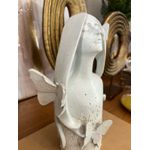 Escultura em Pó de Pedra Cinza Menina com Borboletas 26cm