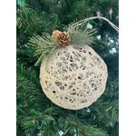 Bola Decorada Aramada Brilho Branco Com Pinha 15cm