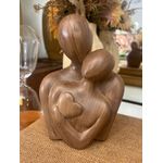 Escultura Decorativa Casal Resina Coração Marrom
