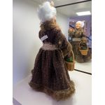 Mamãe Noel em Pé Bege e Marrom Cestinha com Pinha 45cm