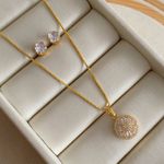 Conjunto colar pizza e brinco ponto de luz
