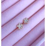Brinco Flor Cravejado na Micro Zircônia